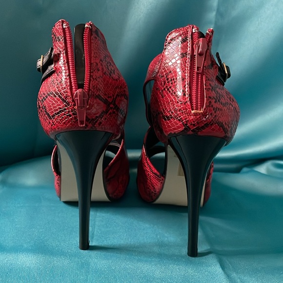 Red and black print stiletto - Picture 3 of 6
